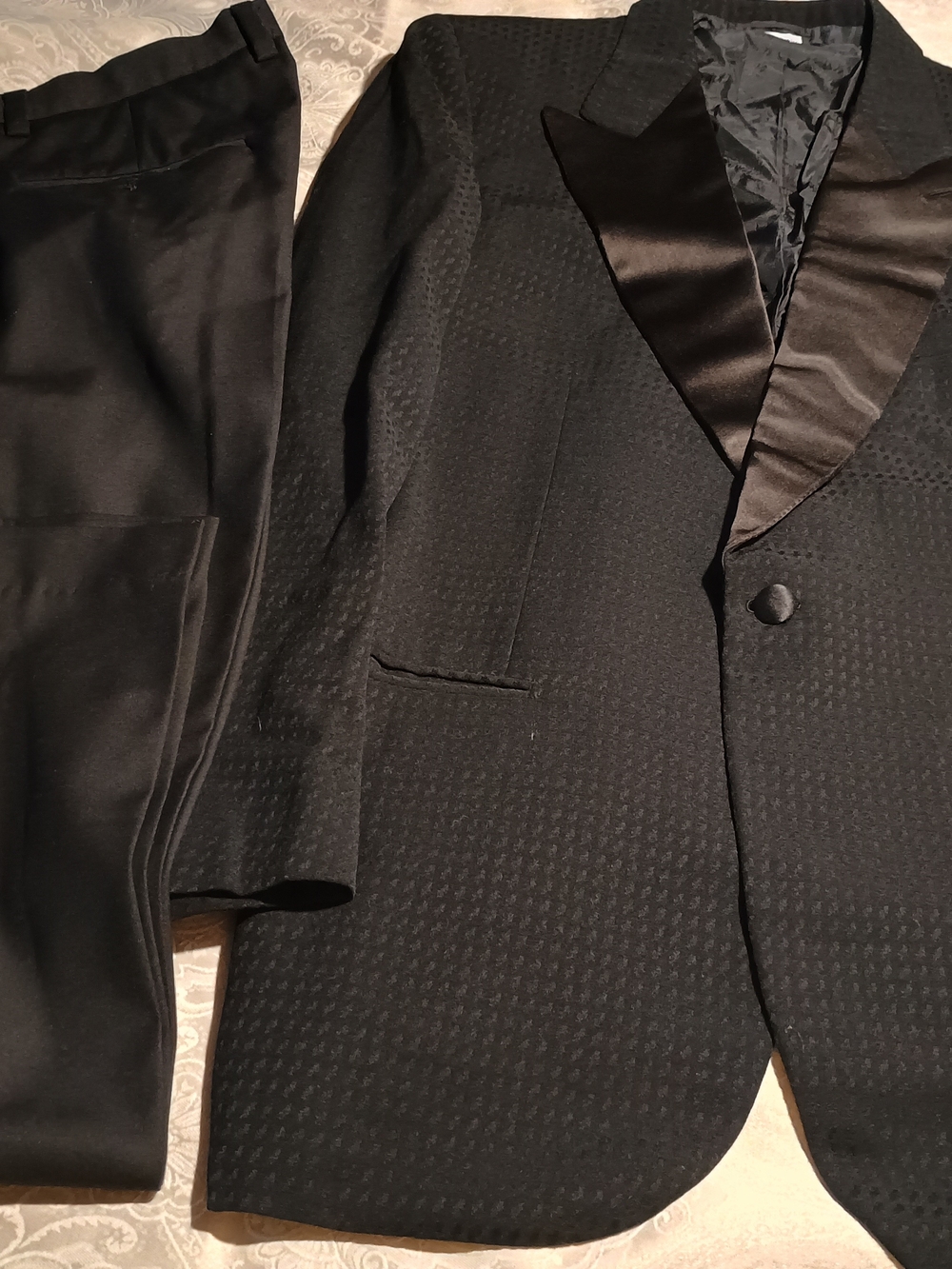 Men's Black Textured Peak Lapel Tuxedo Jacket & Trousers
